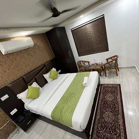 Hotel Royal Inn Igi New Delhi Bagian luar foto