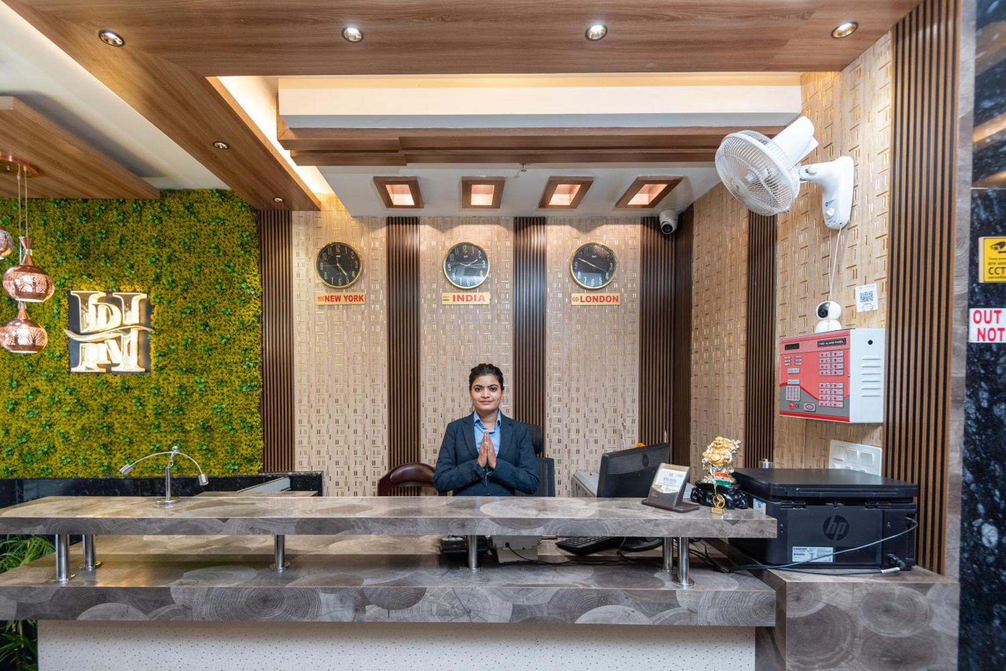 Hotel Royal Inn Igi New Delhi Bagian luar foto