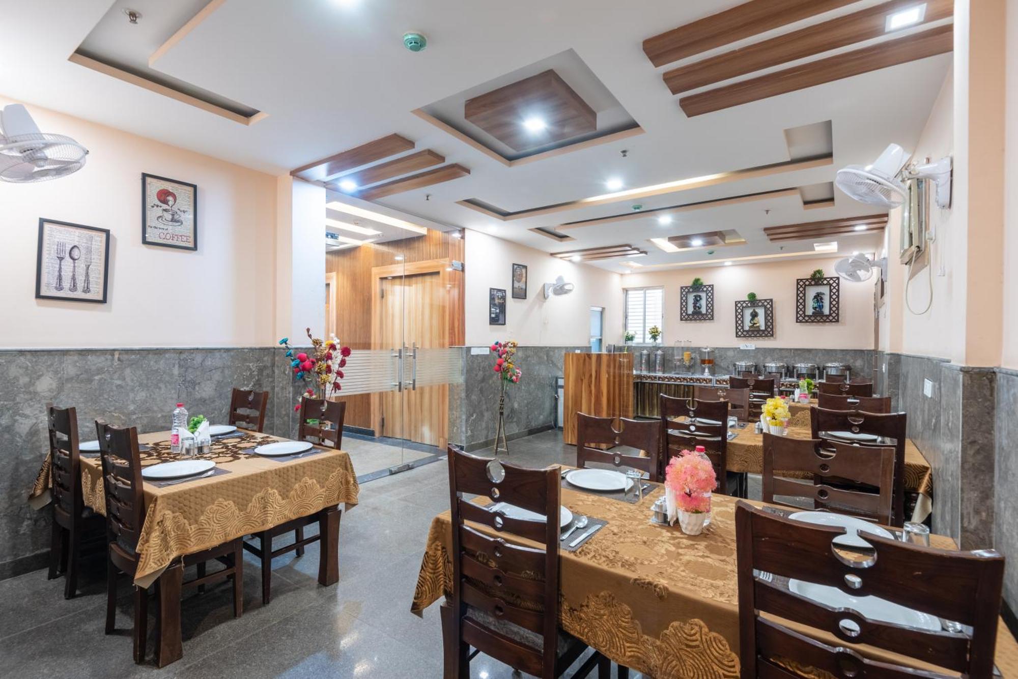 Hotel Royal Inn Igi New Delhi Bagian luar foto