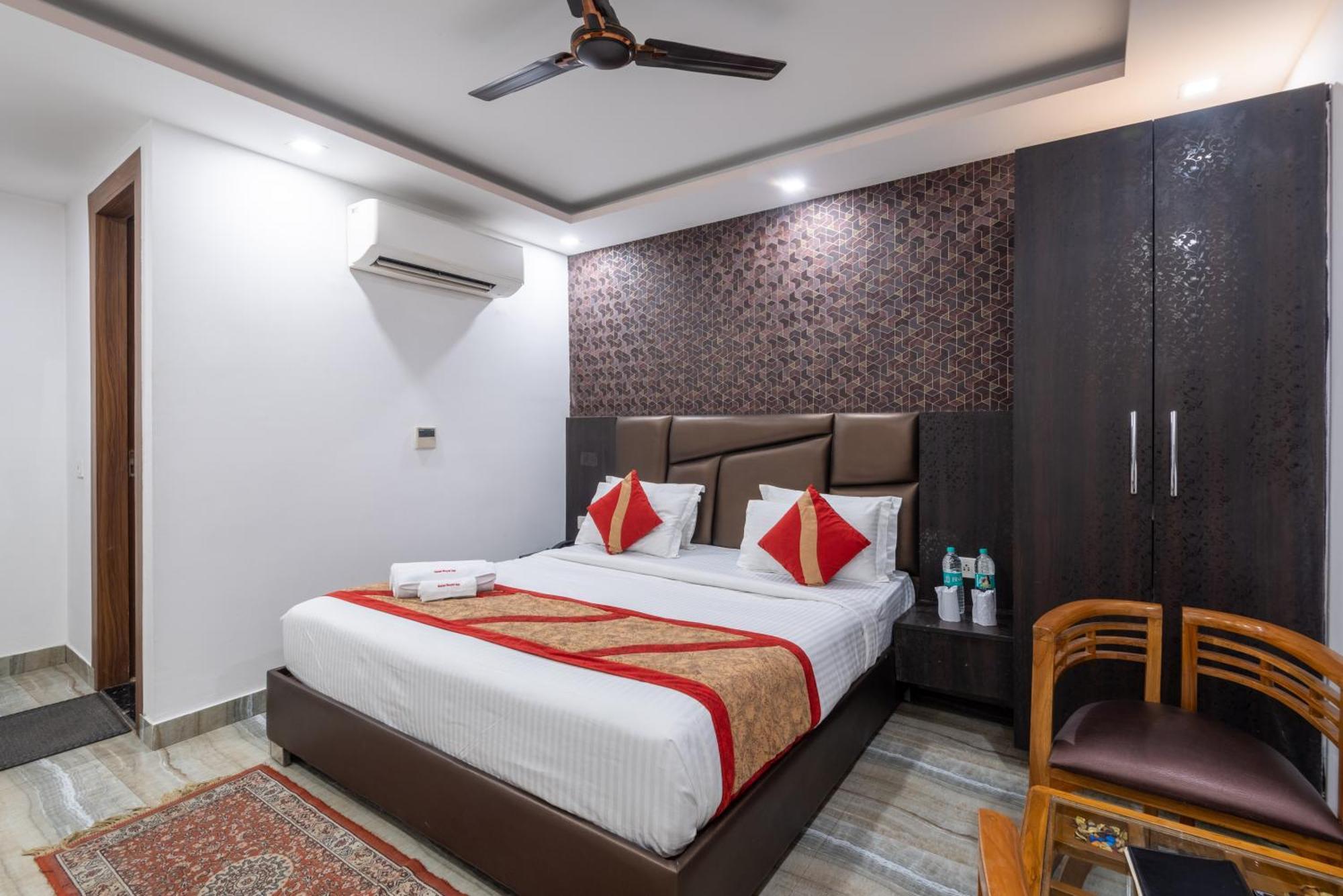 Hotel Royal Inn Igi New Delhi Bagian luar foto