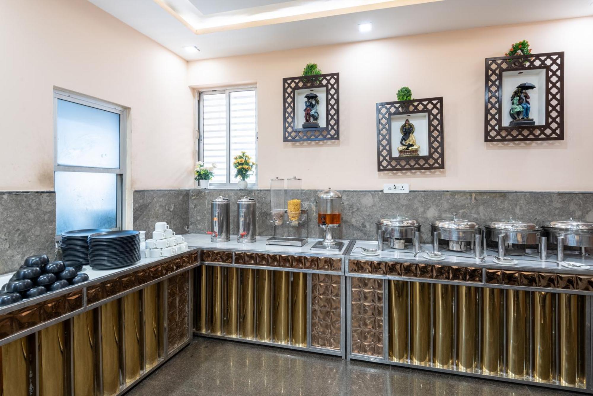 Hotel Royal Inn Igi New Delhi Bagian luar foto