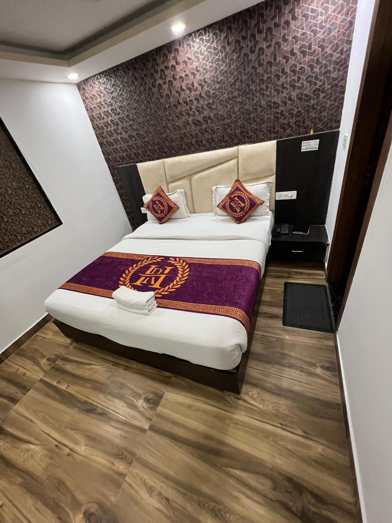 Hotel Royal Inn Igi New Delhi Bagian luar foto
