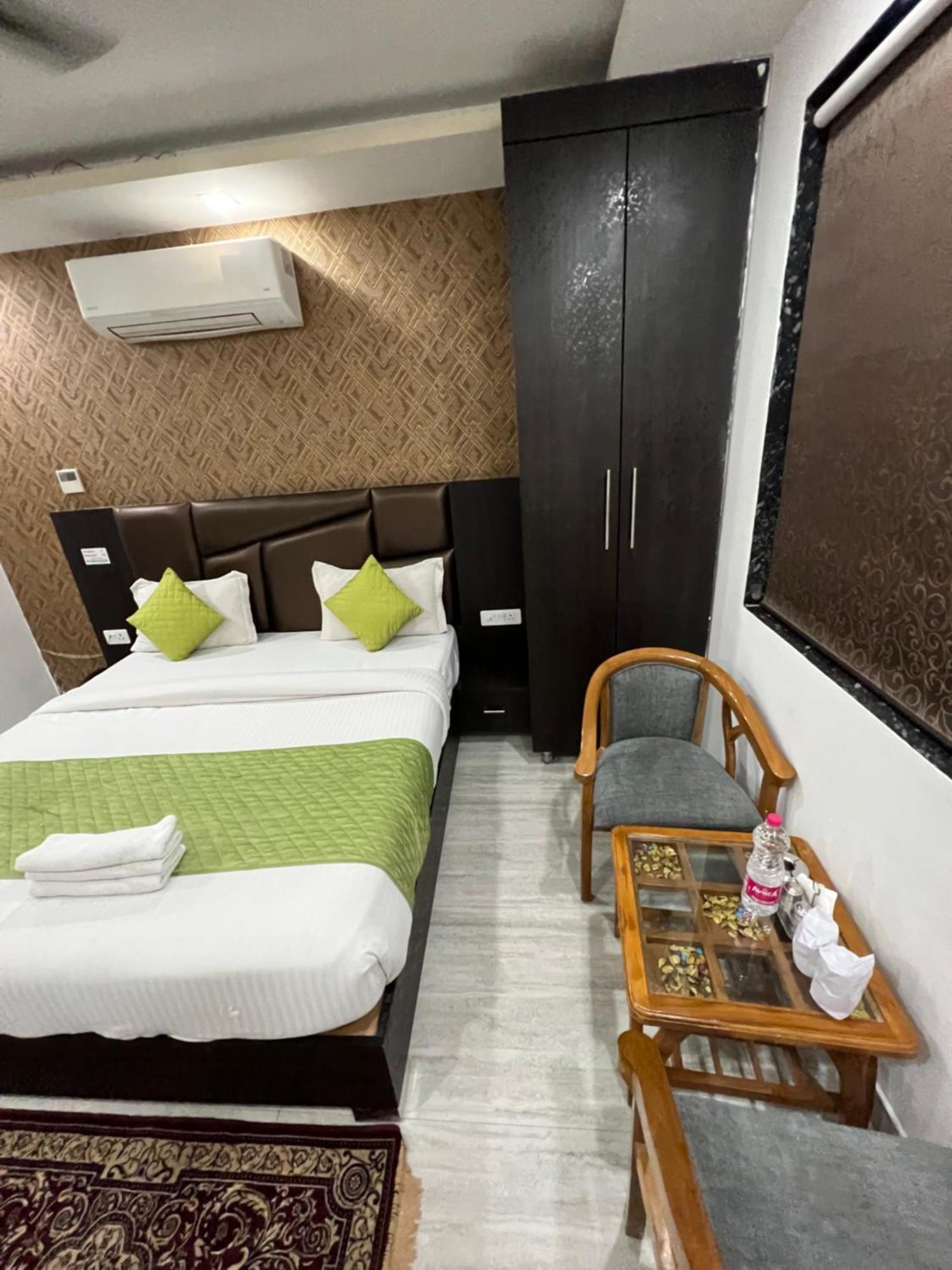 Hotel Royal Inn Igi New Delhi Bagian luar foto