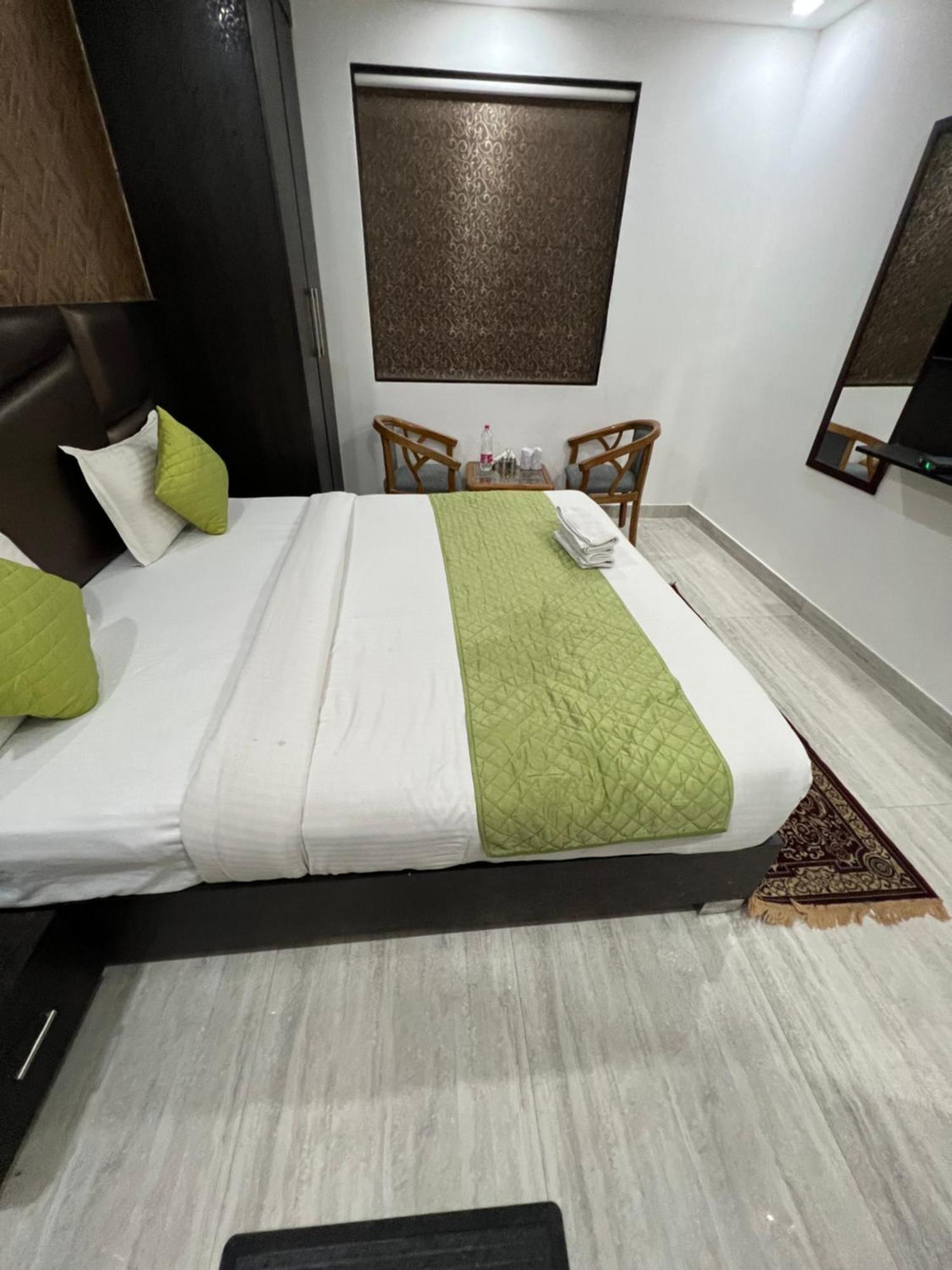Hotel Royal Inn Igi New Delhi Bagian luar foto