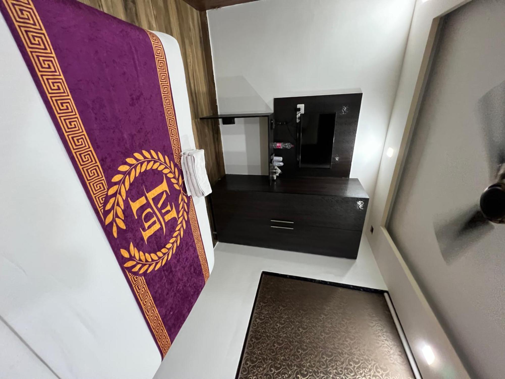 Hotel Royal Inn Igi New Delhi Bagian luar foto