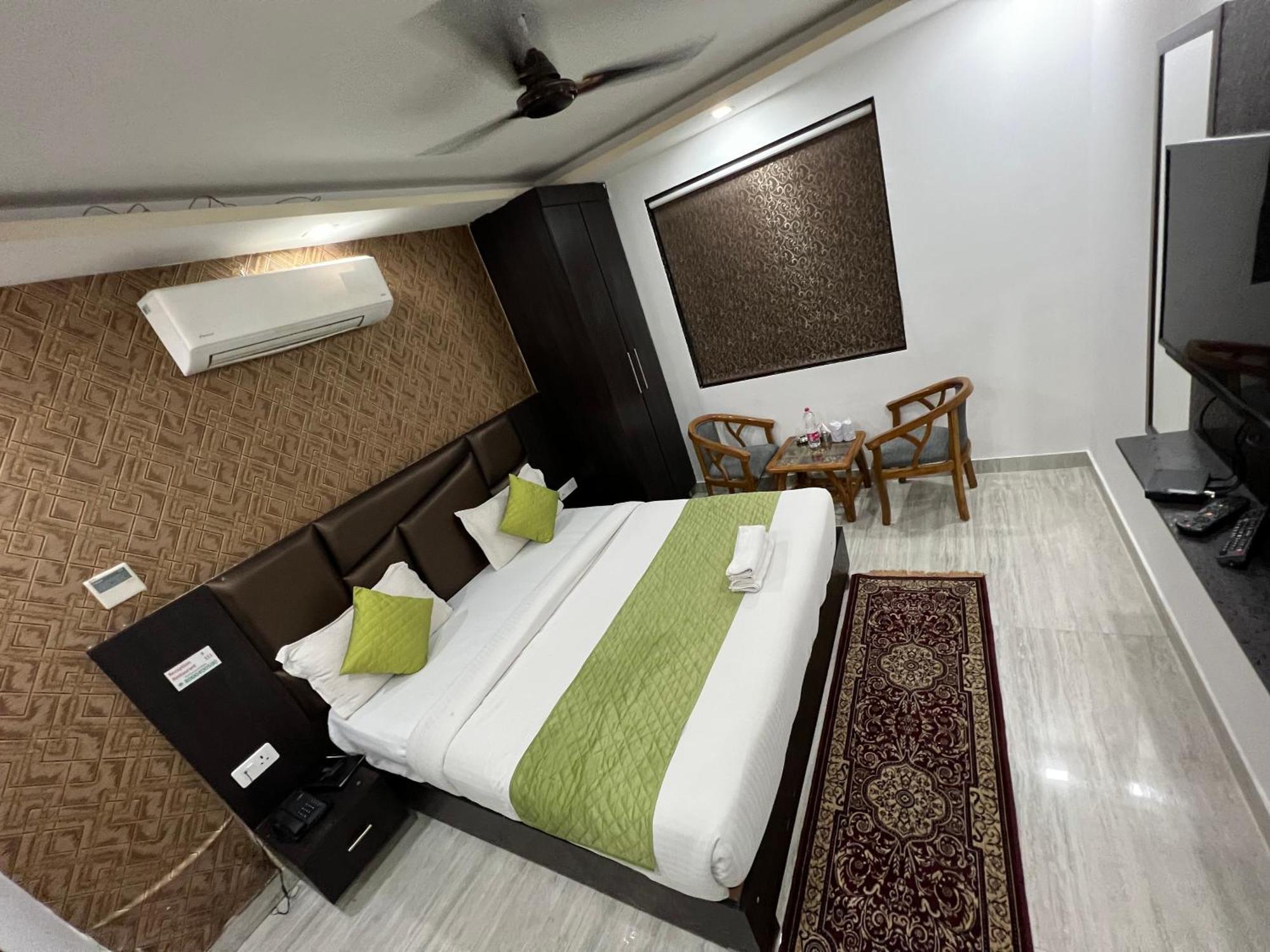 Hotel Royal Inn Igi New Delhi Bagian luar foto