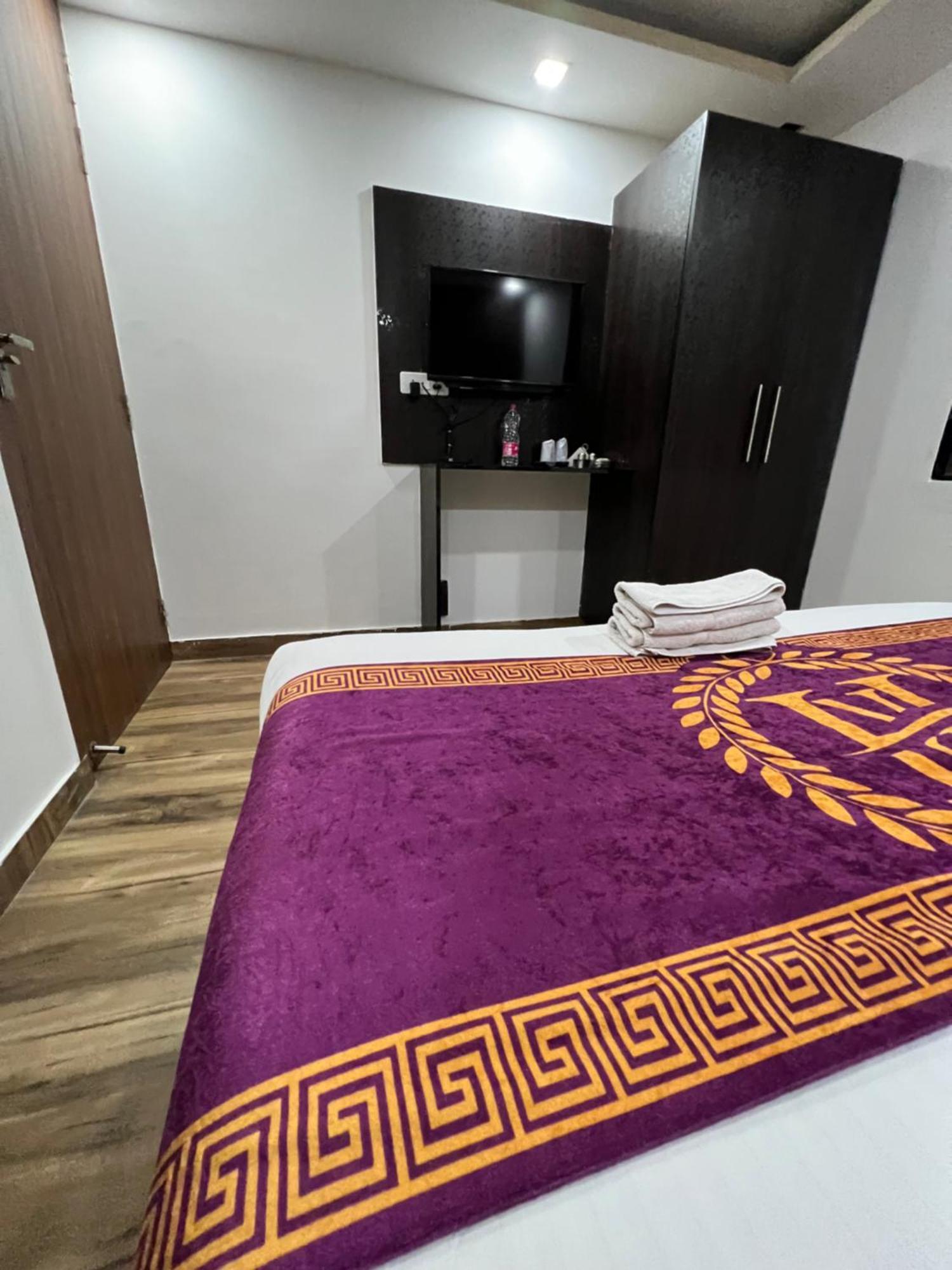 Hotel Royal Inn Igi New Delhi Bagian luar foto