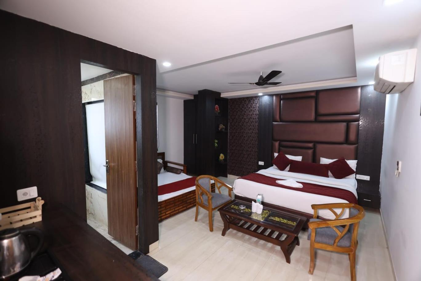 Hotel Royal Inn Igi New Delhi Bagian luar foto