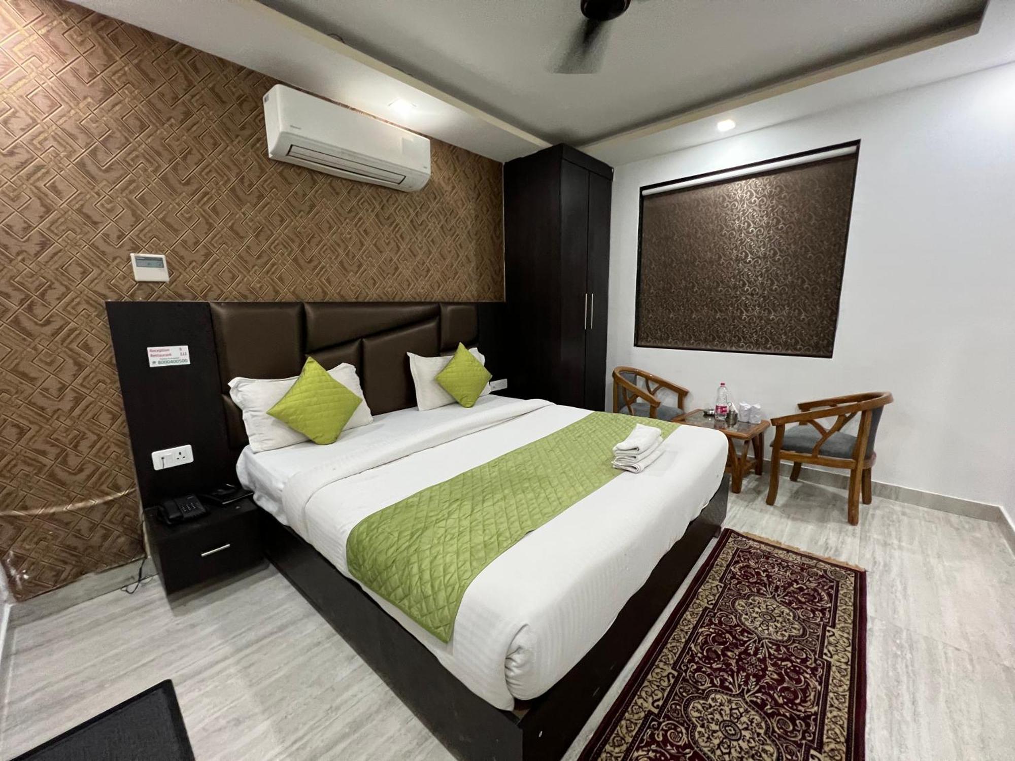 Hotel Royal Inn Igi New Delhi Bagian luar foto