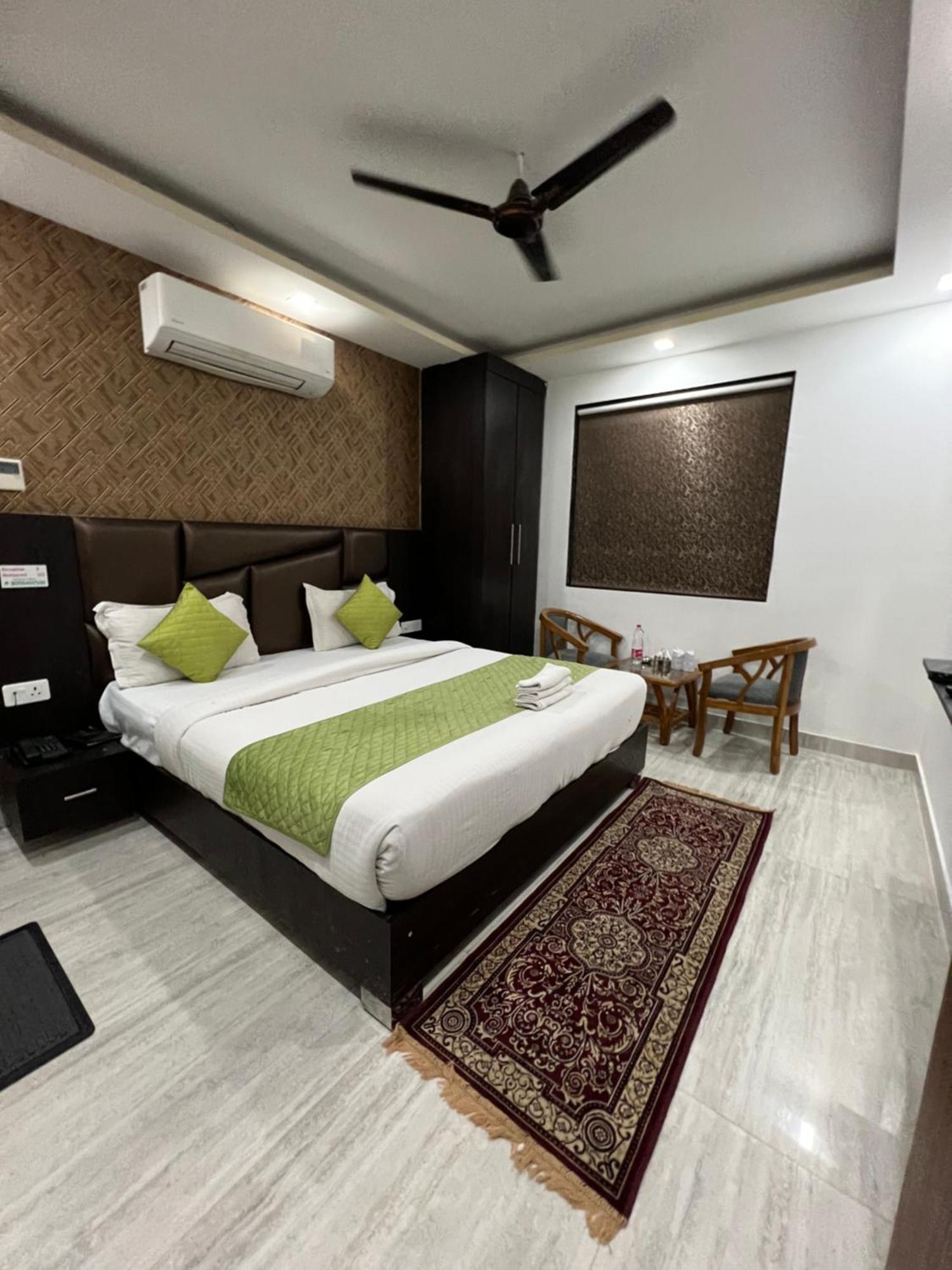 Hotel Royal Inn Igi New Delhi Bagian luar foto