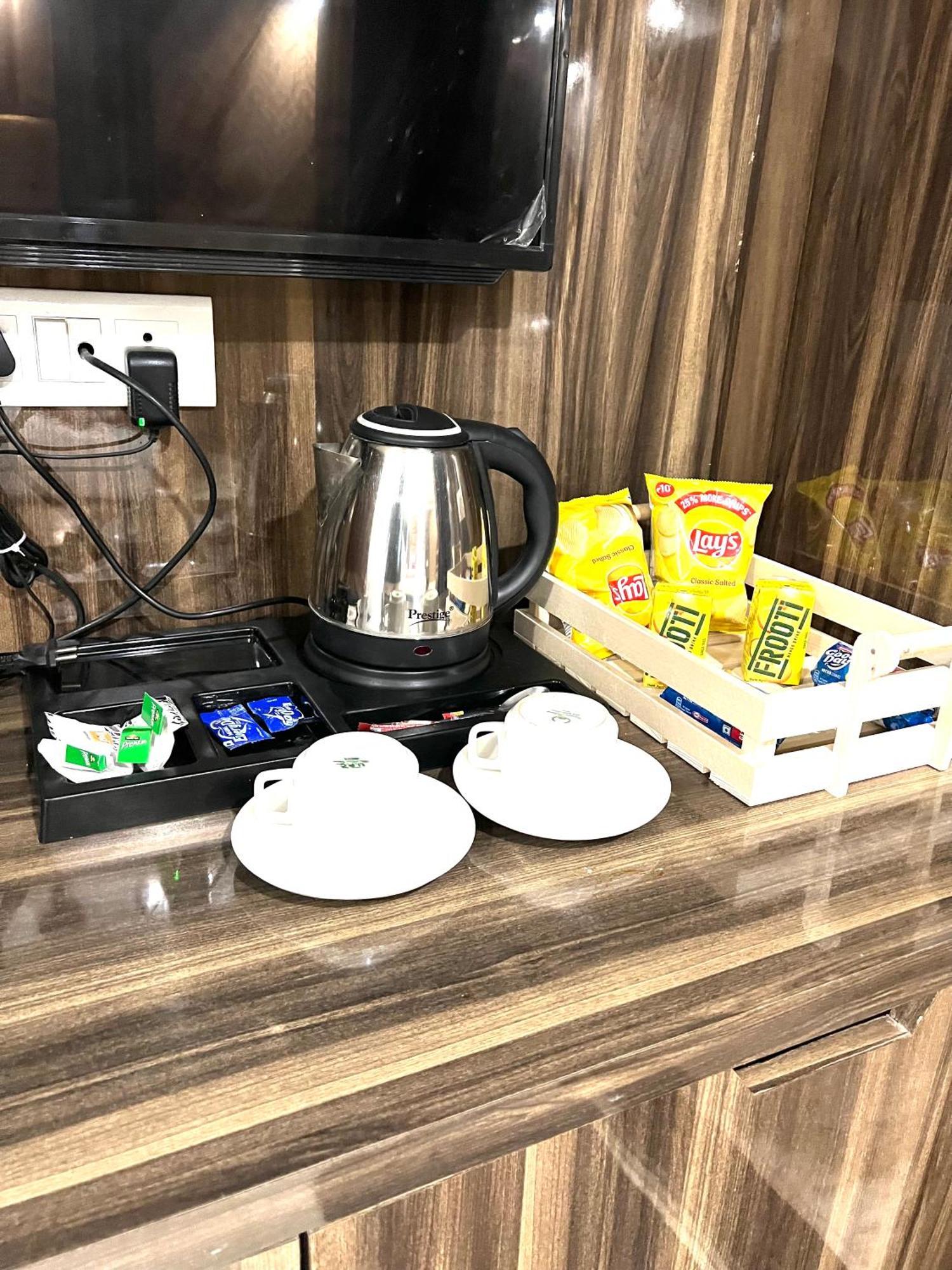 Hotel Royal Inn Igi New Delhi Bagian luar foto