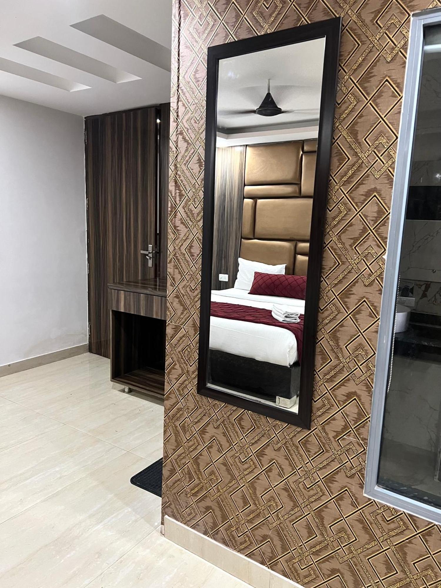 Hotel Royal Inn Igi New Delhi Bagian luar foto