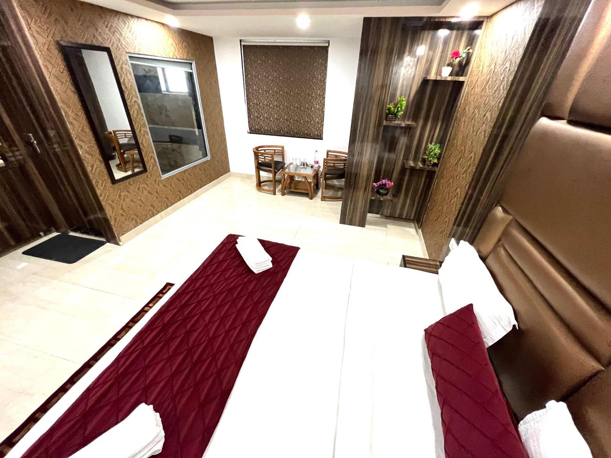 Hotel Royal Inn Igi New Delhi Bagian luar foto