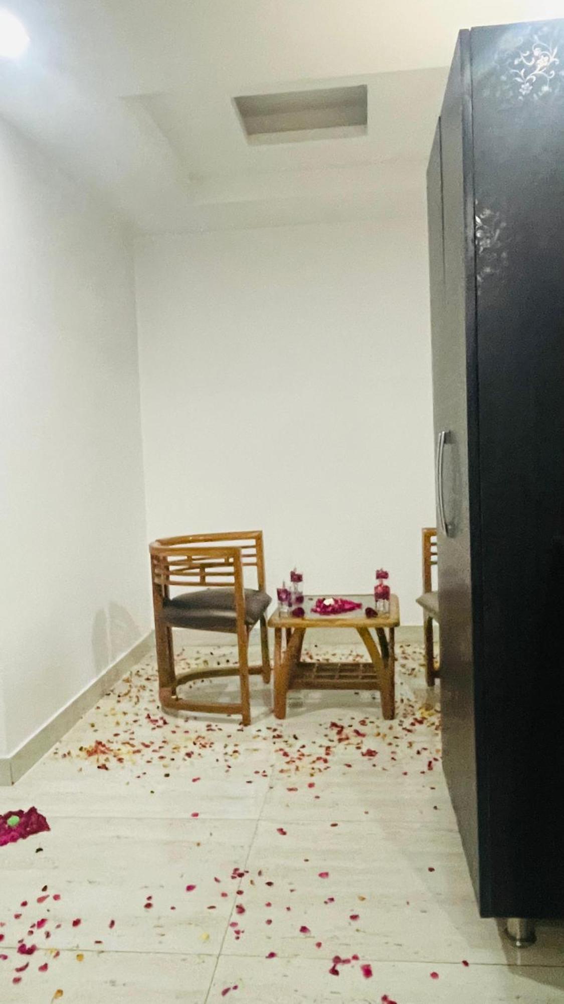 Hotel Royal Inn Igi New Delhi Bagian luar foto